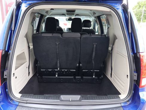 Used 2018 Dodge Grand Caravan SE w/ UConnect Hands-Free Group FWD image 4