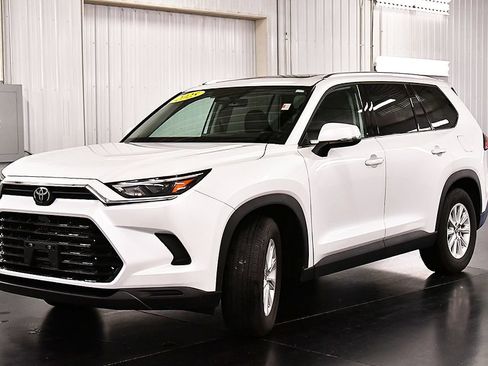 Used 2025 Toyota Grand Highlander AWD Hybrid image 3