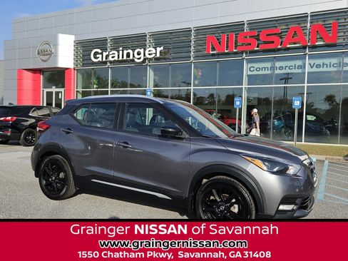 Used 2020 Nissan Kicks SR w/ SR Premium Package image 1
