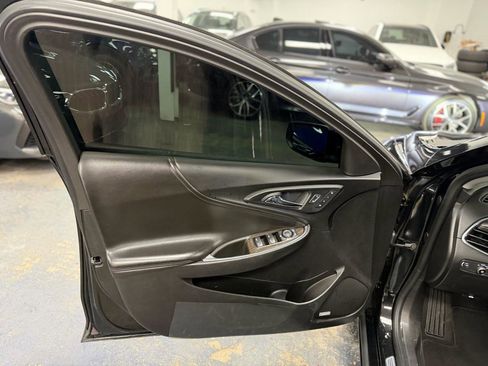Used 2019 Chevrolet Malibu Premier w/ Sun and Wheel Package image 12