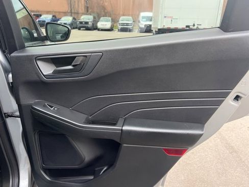 Used 2022 Ford Escape SE image 12