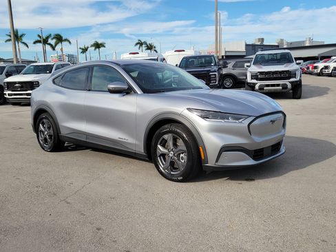 Used 2021 Ford Mustang Mach-E Select image 3