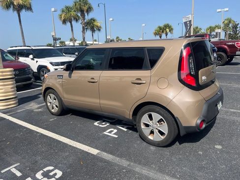 Used 2016 Kia Soul w/ Convenience Package FWD image 4