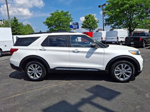 Used 2023 Ford Explorer XLT w/ Equipment Group 202A AWD/4WD image 7