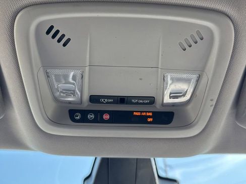 Used 2016 Chevrolet Volt LT FWD image 23