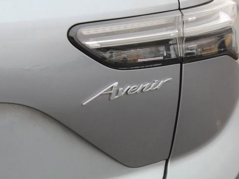 Used 2022 Buick Envision Avenir w/ Technology Package II FWD image 5