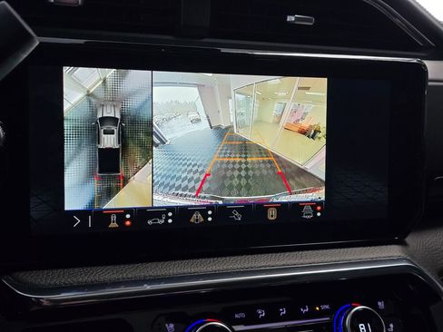 Used 2025 GMC Sierra 3500 Denali w/ Denali Reserve Package image 32