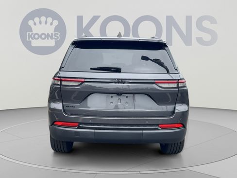 Used 2024 Jeep Grand Cherokee Laredo AWD/4WD image 5
