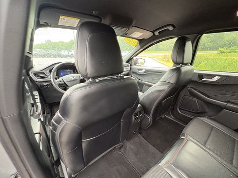 Used 2024 Ford Escape ST-Line w/ Tech Pack #1 FWD image 19
