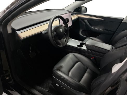 Certified 2023 Tesla Model Y AWD image 9