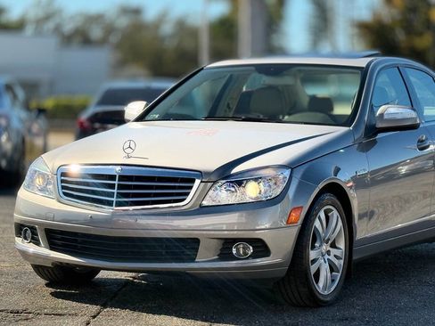 Used 2009 Mercedes-Benz C 300 4MATIC Sedan image 2