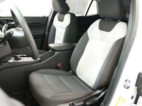 Certified 2025 Chevrolet Trax LS FWD image 24