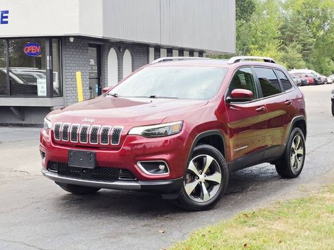 Used 2019 Jeep Cherokee Limited w/ Luxury Group AWD/4WD image 2