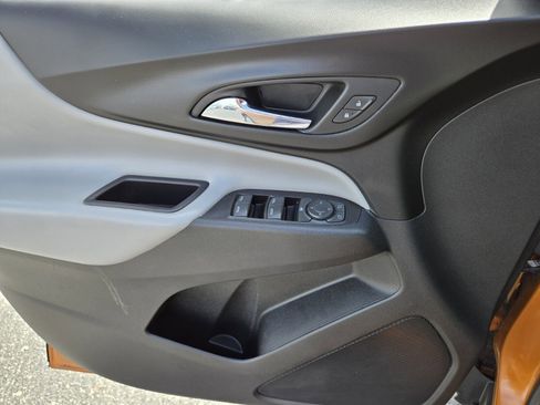 Used 2018 Chevrolet Equinox LS image 17