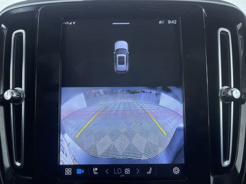 Used 2024 Volvo XC40 B5 Ultimate w/ Climate Package image 19