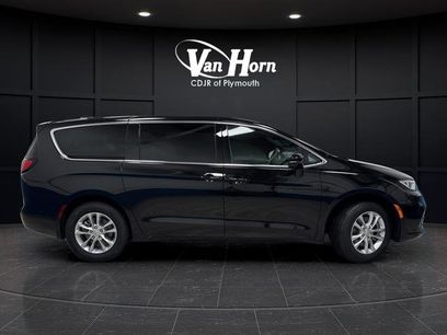 New 2026 Chrysler Pacifica Select