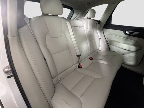 Certified 2024 Volvo XC60 B5 Plus AWD/4WD image 25