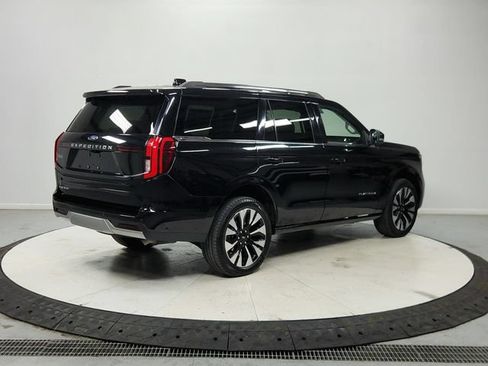Used 2025 Ford Expedition Platinum w/ Driver's Package AWD/4WD image 8