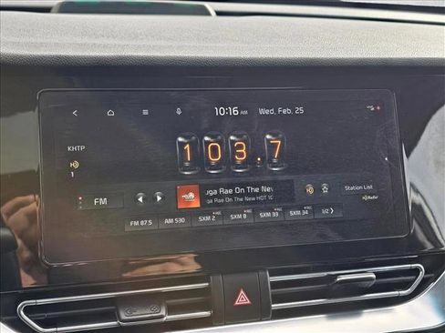 Used 2022 Kia Niro EX Premium image 24