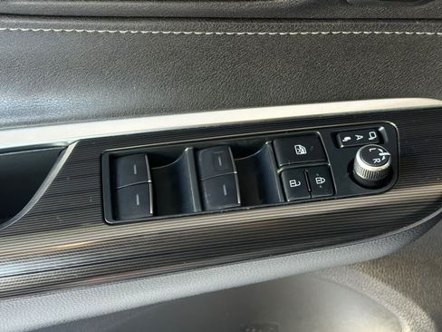 Used 2022 Toyota Venza XLE AWD/4WD image 13
