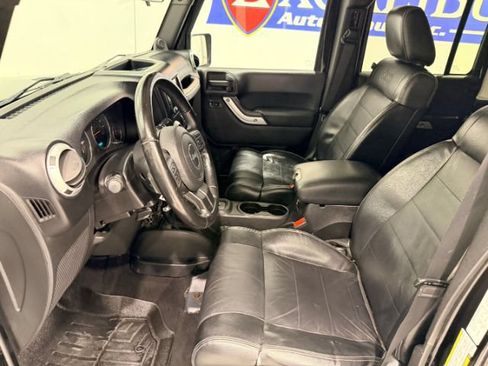 Used 2012 Jeep Wrangler Unlimited Sahara w/ Connectivity Group AWD/4WD image 27