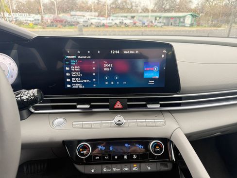 Used 2025 Hyundai Elantra SEL image 18