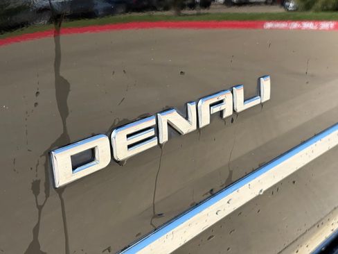 Certified 2018 GMC Yukon XL Denali w/ Denali Ultimate Package RWD image 11