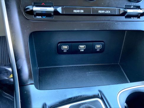 Used 2024 Kia Carnival LX image 35