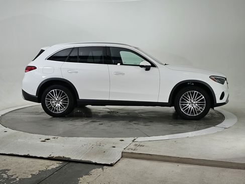 Certified 2025 Mercedes-Benz GLC 300 GLC 300 image 2