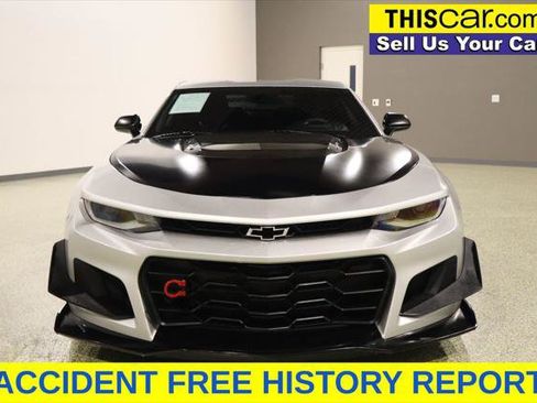 Used 2019 Chevrolet Camaro ZL1 RWD image 3