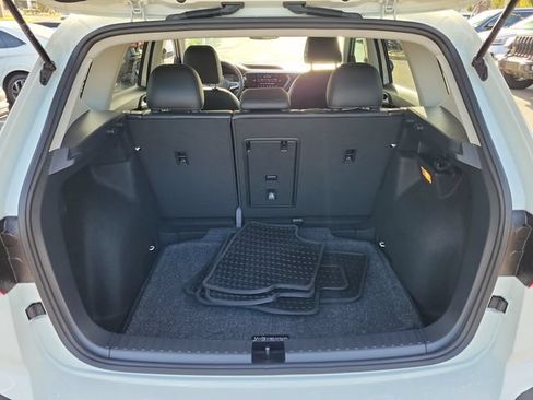 Certified 2023 Volkswagen Taos SE w/ Black Wheel Package FWD image 7