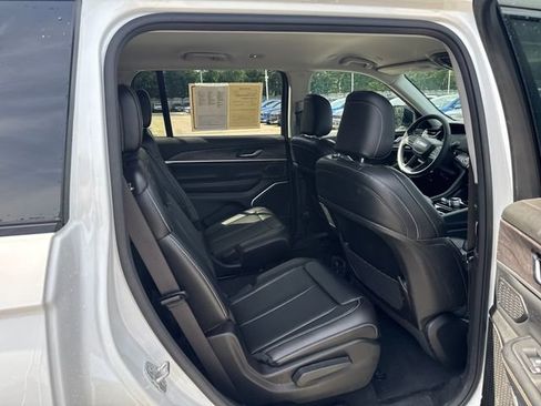 Used 2023 Jeep Grand Cherokee L Limited w/ Trailer Tow Group (B) AWD/4WD image 11