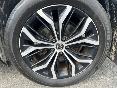 Certified 2024 Toyota Crown AWD/4WD image 6
