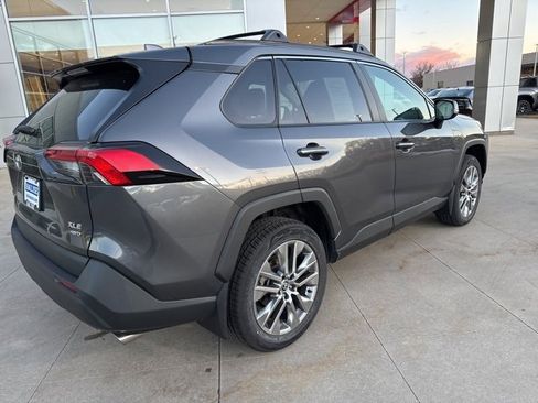 Used 2023 Toyota RAV4 XLE Premium image 7