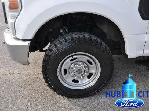 Used 2022 Ford F250 XL w/ Power Equipment Group AWD/4WD image 9