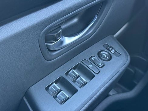 Used 2025 Honda Pilot Sport image 25