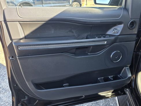Used 2022 Ford Expedition Max XLT image 10