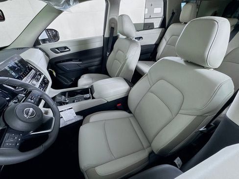 New 2025 Nissan Pathfinder SL w/ Black Appearance Package image 19