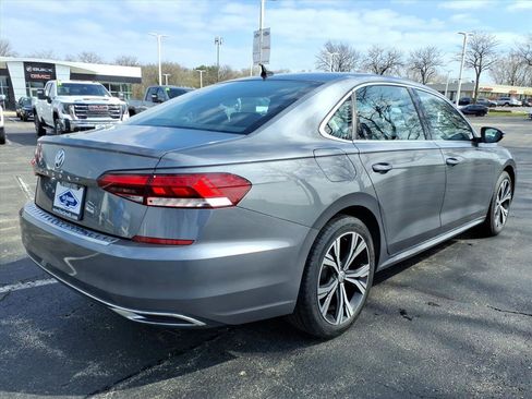 Used 2022 Volkswagen Passat 2.0T SE FWD image 7
