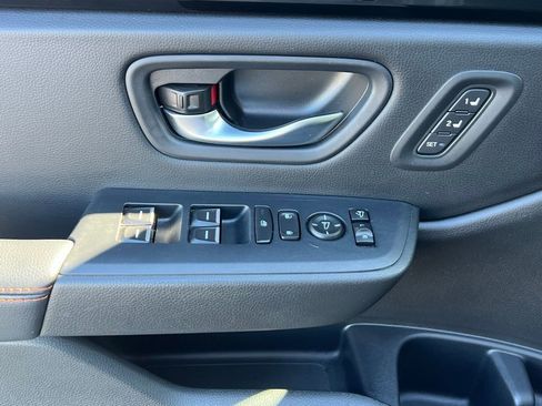 Used 2025 Honda Pilot TrailSport image 31