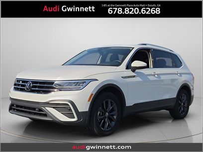Used 2023 Volkswagen Tiguan SE w/ Panoramic Sunroof Package