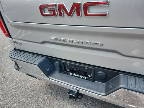 Used 2022 GMC Sierra 1500 SLT w/ SLT Premium Plus Package AWD/4WD image 4