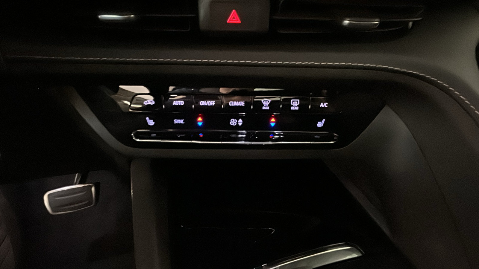 Used 2023 Buick Envision Essence w/ Sport Touring Package FWD image 27