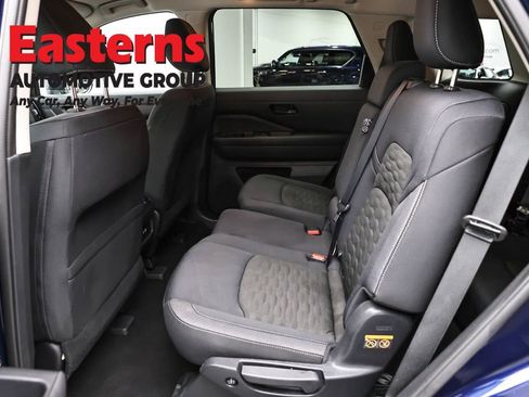 Used 2025 Nissan Pathfinder SV FWD image 21