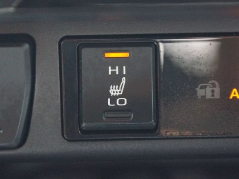 Used 2025 Toyota RAV4 XLE AWD/4WD image 8