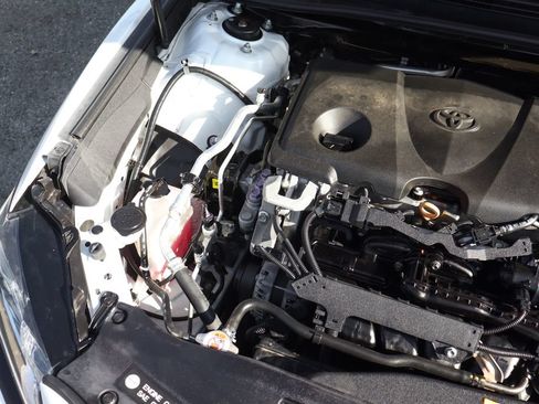 Used 2020 Toyota Camry SE FWD image 12