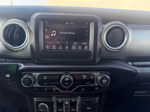 Used 2020 Jeep Wrangler Unlimited Sahara AWD/4WD image 28