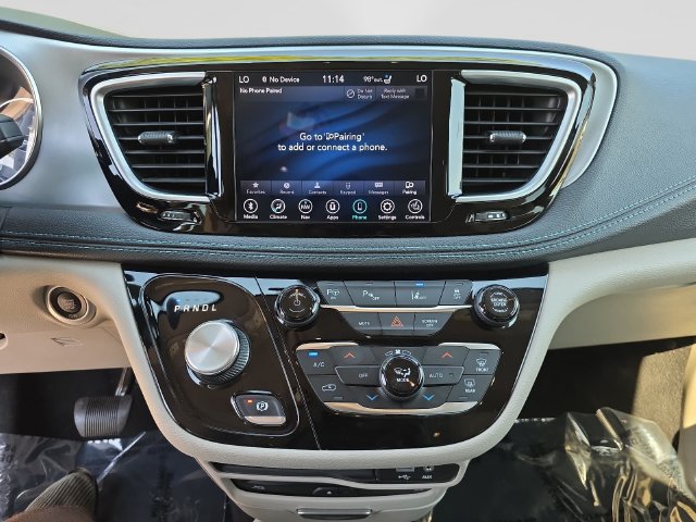 Used 2020 Chrysler Pacifica Limited w/ Advanced Safetytec Group FWD image 15