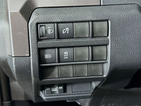 Used 2025 Toyota Tacoma SR5 AWD/4WD image 10