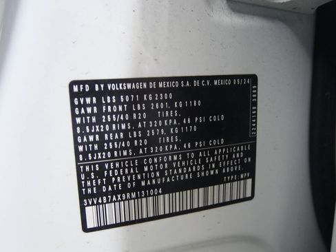 Used 2024 Volkswagen Tiguan SEL R-Line AWD/4WD image 24